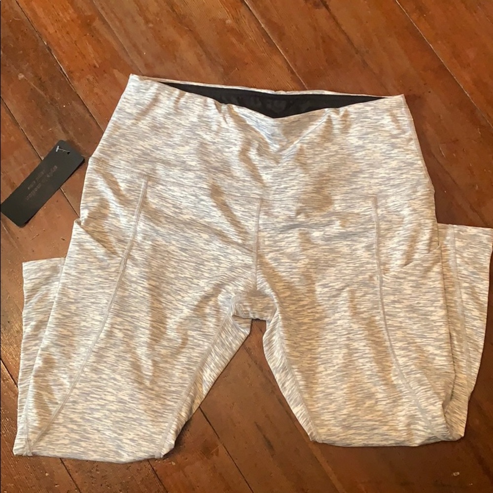 ODODOS cropped leggings from Amazon - size Large.